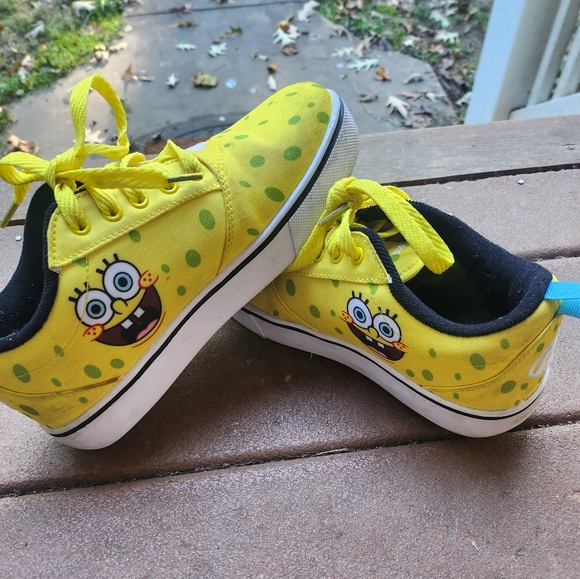 SpongeBob youth size 5 Unisex heeleys - Picture 2 of 6